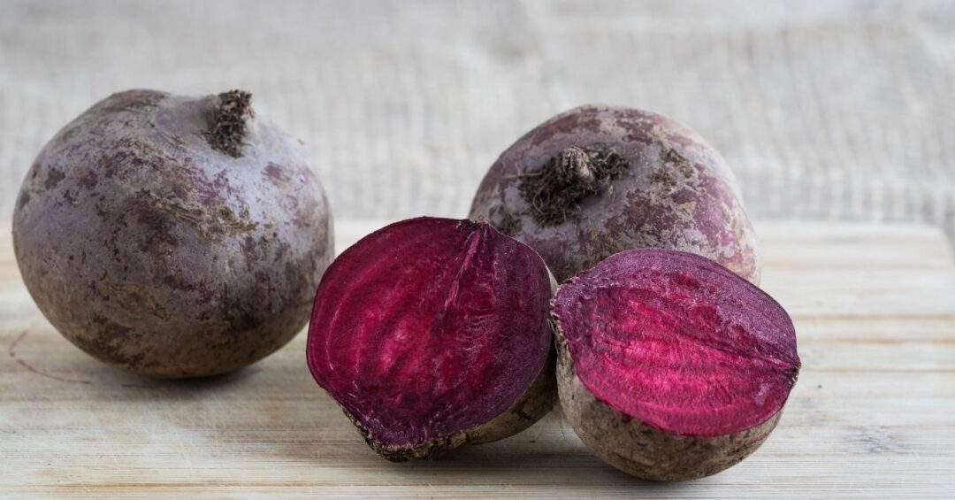 Frische Rote Bete mit natürlichen Pflanzenstoffen und wenigen Kalorien für eine bewusste Ernährung