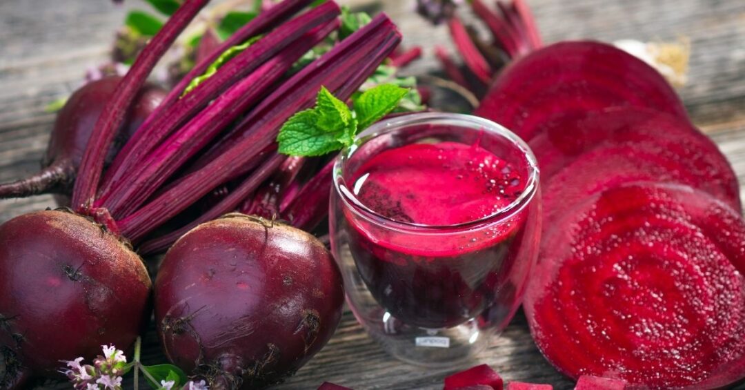 Frischer Rote-Bete-Saft mit Roter Bete als natürliche Unterstützung für Verdauung, Darmflora und Mikrobiom.